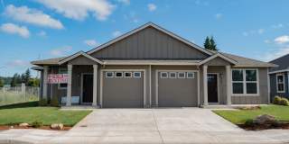 Gorgeous 2BD Duplex in Great Washougal Location! Beautiful Finishes! Gallery 1