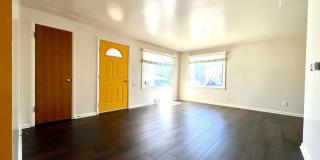 Spacious 4BR House in Edgewater Gallery 11