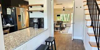 Seasonal Short-Term Venice Island Townhouse Steps from Venice Beach! Gallery 8