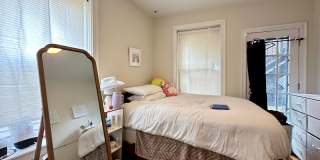 NIce 4 bed in Mission Hill Gallery 13