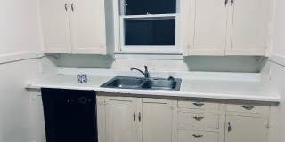 BIG 4 bedroom,  2 Bath Close to UNC Gallery 12