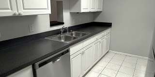 Spacious 2 Bedroom 2.5 Bath Townhome in Midtown Spacious 2 Bedroom 2.5 Bath Townhome in Midtown Gallery 12