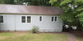 Move in Ready and Located in Oak Ridge Gallery 1