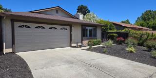 Gorgeous 3 Bedroom, 2 Bath home in great location Gallery 1