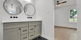 2910 W Crawford Street Gallery 23