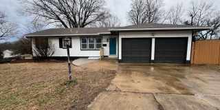 Move-In Ready 6-Bedroom Home in Raytown Gallery 1