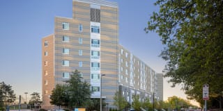 Peninsula Apartments Gallery 1