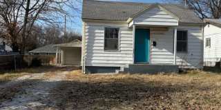 Large 2 Bedroom Home with a Garage Gallery 1