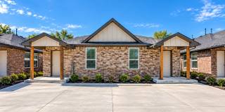 NEWLY CONSTRUCTED 3BR/2BA Duplex Near Shopping & Dining Gallery 1