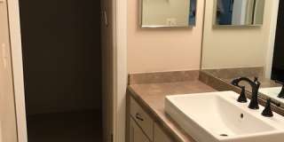 2 Bedroom Townhome with pool and fitness center Gallery 11