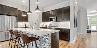 North Loop Area Gem!!! Gallery 10