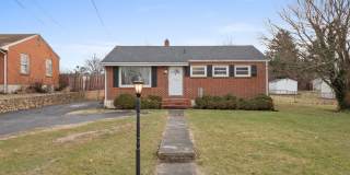 4 Bedroom/ 2 Bath Home for Rent in NW Roanoke 4 Bedroom/ 2 Bath Home for Rent in NW Roanoke Gallery 1