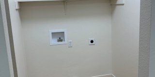 AVAILABLE NOW!! East side - 3 Bdrm, 1.5 Bath Gallery 11