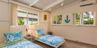 Historic Home+guest cottage in Kahala near the Beach w/Pool & AC: Ho'okipa Villa Gallery 13