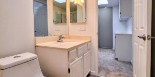 Remodeled 3bd 3-Story Townhouse With Attached Garage Remodeled 3bd 3-Story Townhouse With Attached Garage Gallery 29