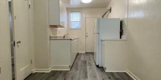 Quaint Studio, Freshly Painted, with modern fixtures, with front and back entrance, Gallery 5