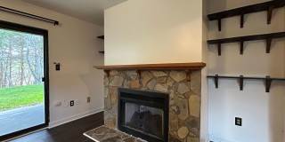 Cute Studio, Big Porch, Great Location! Gallery 8