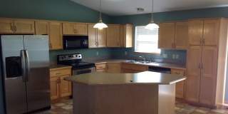 Beautiful 5 bedroom, 3 bathroom Country Home with Barn! Gallery 1