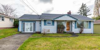 2 Bedroom Pet Friendly Rambler in Town Gallery 1