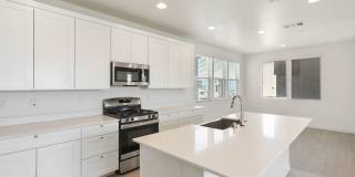 Summerlin Beauty With Bed and Bath On 1st Floor Gallery 18