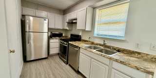 Curb appeal w/3BD 1.5Ba Ranch/Garage/Lrg Yrd Gallery 8