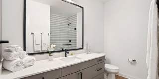 Solis Midtown Gallery 18