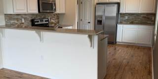 Beautiful Newly Renovated 3 Bedroom 2 Bath Home Gallery 9