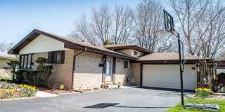 209 N Stevenson Lane Gallery 1