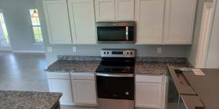 4/2 Newer  construction home. Gallery 8