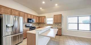 Large home in Pflugerville!  3 car garage - Highland Park Neighborhood Gallery 16