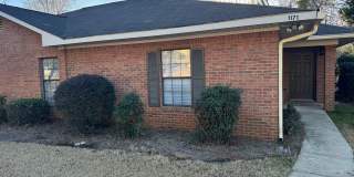 Spacious 3 Bed, 2 Bath Duplex with Lawn Care Included! Gallery 1