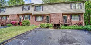 2 Bdrm / 1.5 Bath Townhouse in Johnson City - Near ETSU, JCMC & VA Gallery 1