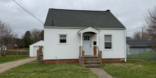 Adorable 3 Bedroom Bungalow... Gallery 1