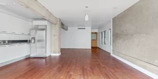 416 S SPRING St Gallery 17