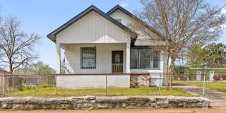 Charming + Modern Highland Park Home - 3 Beds, 2 Baths, Fenced Yard, + Plenty of Parking! Gallery 3
