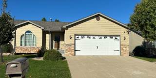 3 BED | 3 BATH | TOWNHOME | DOUBLE GARAGE | WEST Gallery 1