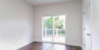 Beautiful 3BR 3.5BA Townhome w/ Full Appliance Kitchen - Garage Parking in West End Gallery 7