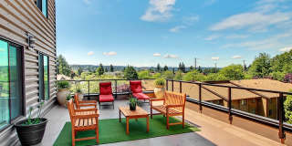 Redmond Square Gallery 18