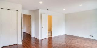 Updated 4 level TH w/ 2 FB & 2 "1/2" baths + One car garage! Gallery 31