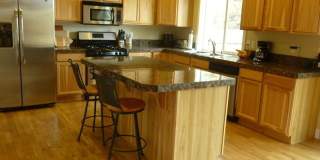 MOVE IN SPECIAL $1000 OFF FIRST MONTH RENT / Furnished Home Gallery 5
