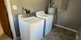 3 bedroom house in Fulton Hill! Laundry, Central HVAC All electric, big fenced yard, hardwoods Gallery 15