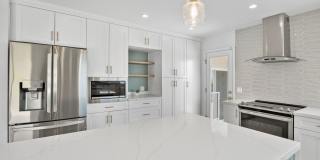 4 bedroom, 2.5 bathroom home in the desirable Mt Soledad neighborhood. Gallery 10