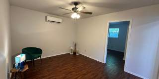 2-BEDROOM *ALL UTILITIES INCLUDED* Gallery 6