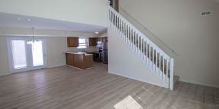 Spacious 3 bedroom duplex with 2.5 baths. Gallery 5