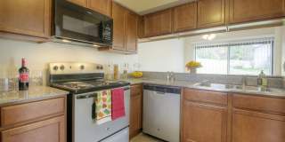 Cedar Lake Apartments and Townhomes Gallery 1