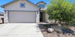 Beautiful 4 bedroom home with Solar Panels Gallery 1