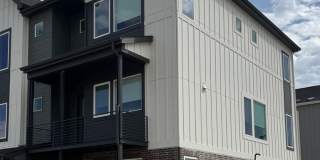 Modern 3-Bedroom Townhome in Erie Gallery 1
