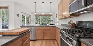 Gorgeous End of Group Owings Mils 3bd/2.5ba w/ A/C, W/D, and Modern Amenities! Available now! Gorgeous End of Group Owings Mils 3bd/2.5ba w/ A/C, W/D, and Modern Amenities! Available now! Gallery 7