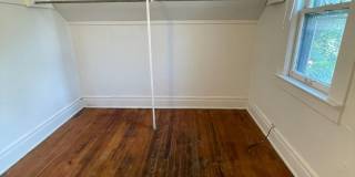 Spacious Home Near U-M | Large Bedrooms, Porches & In-Unit Laundry Spacious Home Near U-M | Large Bedrooms, Porches & In-Unit Laundry Gallery 19