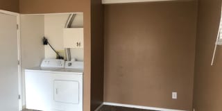 VINTAGE BUNGALOW NEAR CORBIN PARK AVAILABLE NOW!! Gallery 9